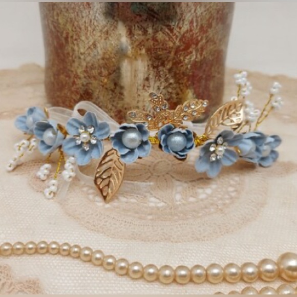 Dainty Wire Bracelet Corsage / Bracelet with Dusty Blue Flowers and Pearls - Picture 1 of 6